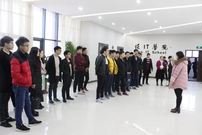 泛IT学院迎来首批学生参观,体验最顶级的黑科技!