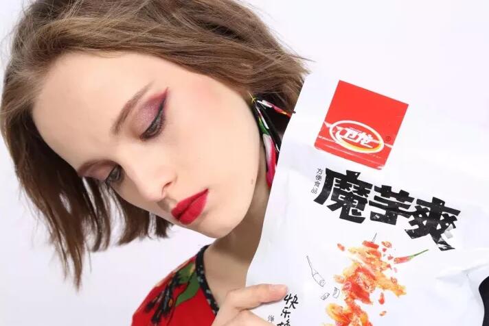 卫龙设计师被业绩逼疯?苹果简约风、红配绿非主流......