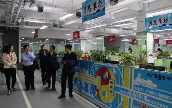 1545184002943164.jpg 配图2 实地参观锐之旗河南百度运营中心、企汇网