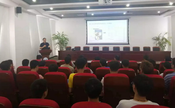 1559787597819422.jpg 配图1 第46届世界技能大赛云计算项目郑州代表队选拔赛宣讲走进郑州科技学院.jpg