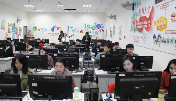 1563958024119934.jpg 配图5 郑州云和数据IT培训课堂.jpg